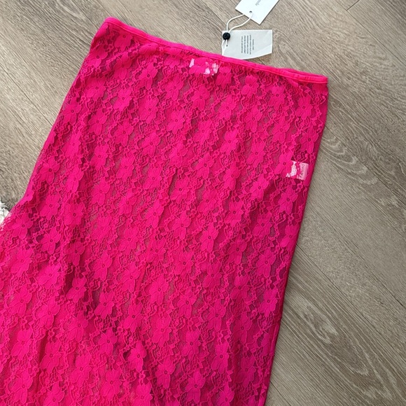 🩷 Lovers and Friends Lia Sheer Skirt in Hot Pink Medium BNWT 🩷 - Picture 7 of 9